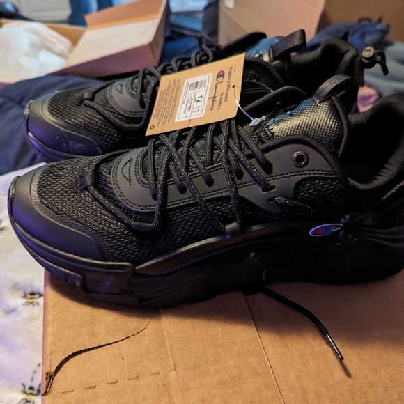 Champion shoes - Picture 2 of 3